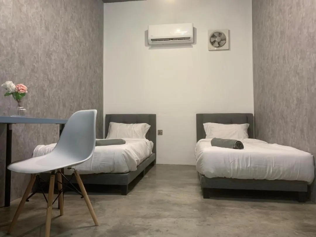 Kota Permai Free N Easy Interior Букит-Мертаджам